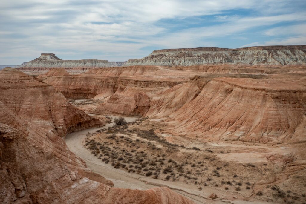 Dry stream bed running through Yangyakala Canyon